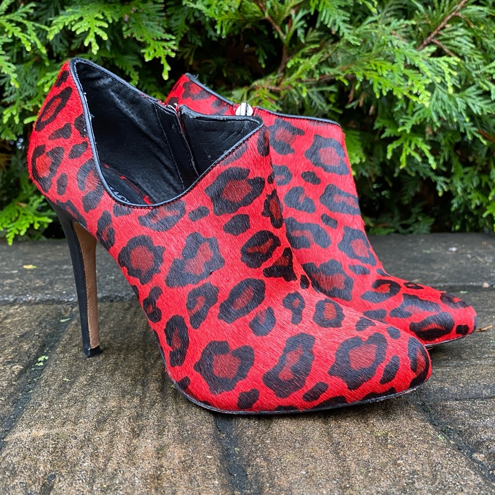 BLACK Saks Fifth Avenue BRINDA Red leopard print calf hair size 7 ankle boots